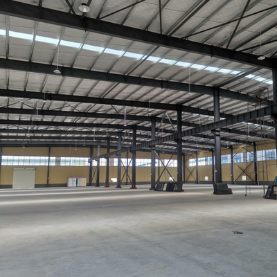 Construção de edifícios industriais pré-fabricados de aço