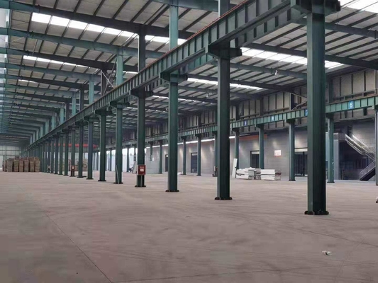 Edifícios de armazém de aço de design eficiente pré-fabricados com janela de liga de alumínio