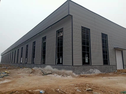 A grelha laminada a alta temperatura do metal da oficina da construção de aço fabricou pre o armazém