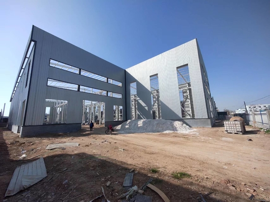 Oficina química industrial pintada da construção de aço da armação de aço pré-fabricada