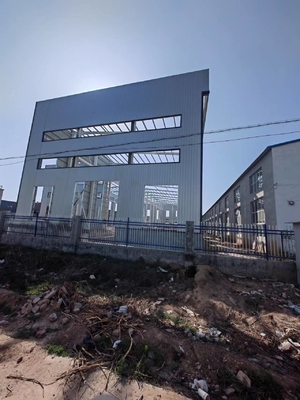 Oficina química industrial pintada da construção de aço da armação de aço pré-fabricada